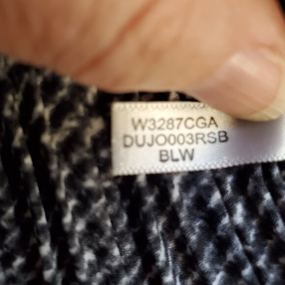 NWT DKNY SZ L Black & White Sleeveless Pleated Necktie Blouse Lots of Stretch - Picture 12 of 12